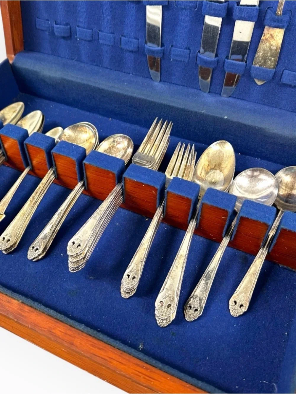 Vintage Holmes & Edwards Inlaid Silverplate Flatware Set Floral Wood Chest 1930s